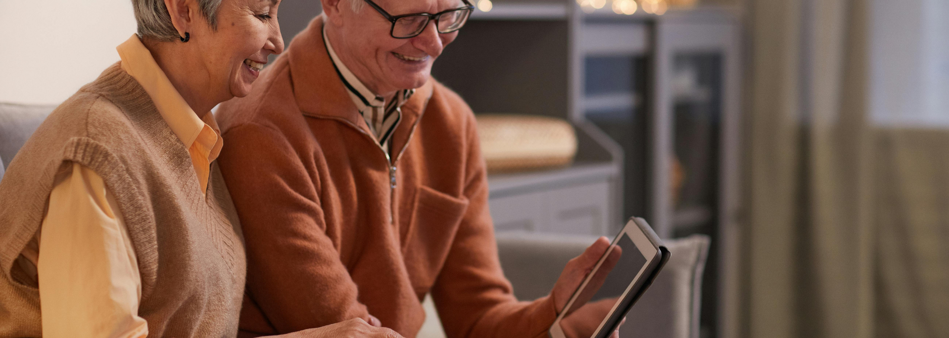 Picture of People looking at an iPad.