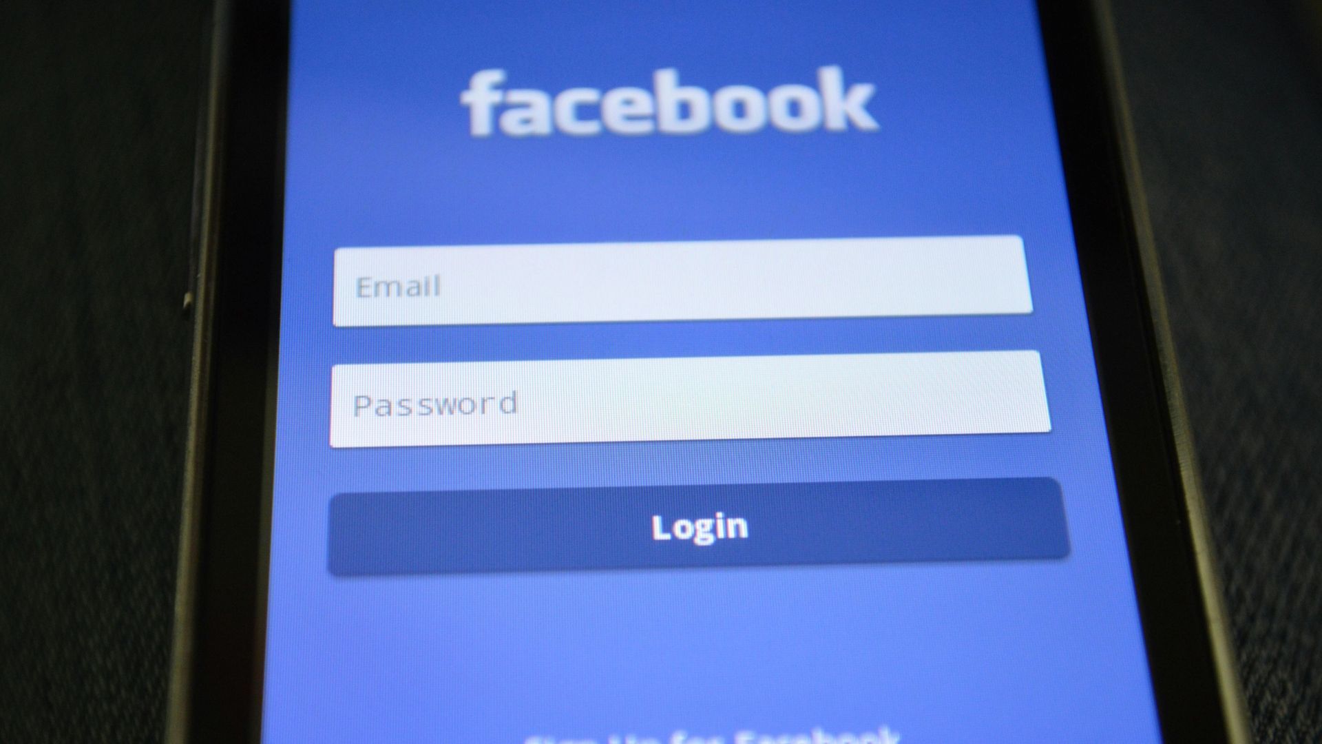 When a person dies, their Facebook page can be memorialised or deleted. Learn how to make it happen.
