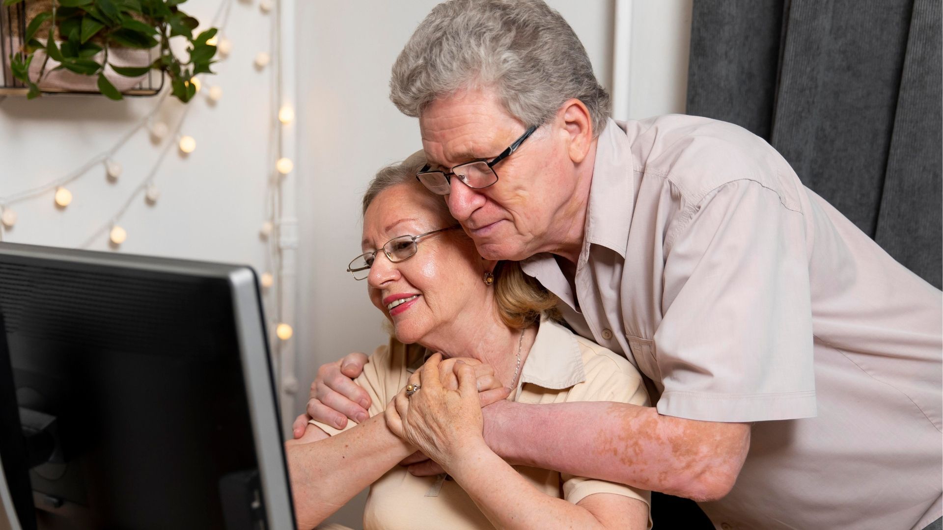Looking for a unique way to express condolences? Learn about one option: online sympathy cards.
