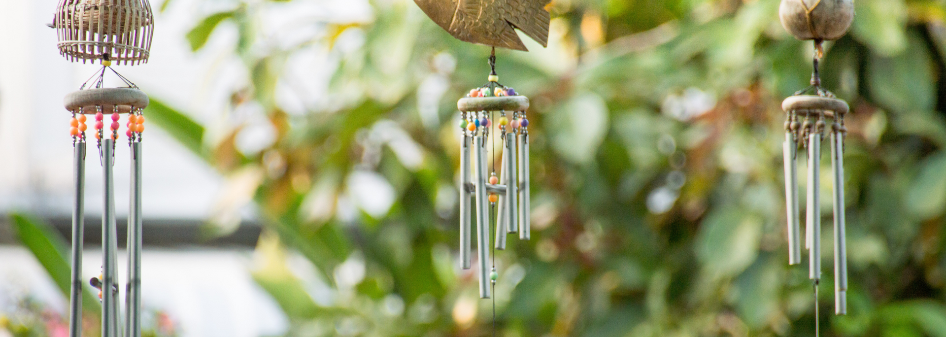 Picture of a set of wind chimes. Picture of a set of wind chimes.