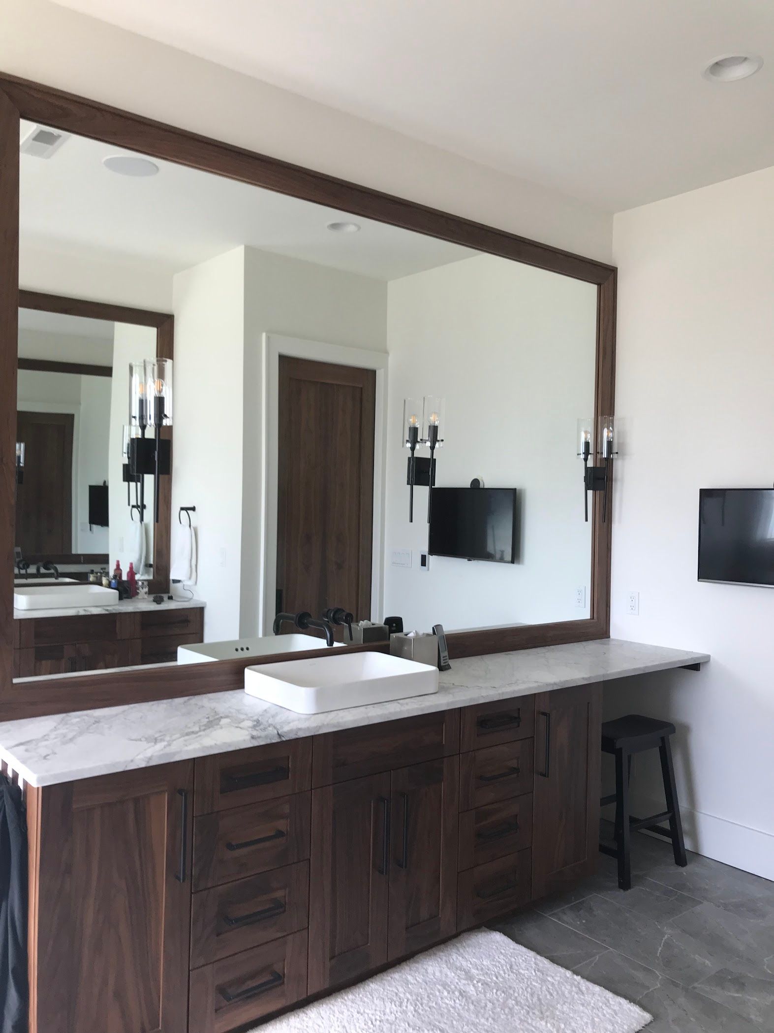 Custom bathroom cabinets Columbia, MO