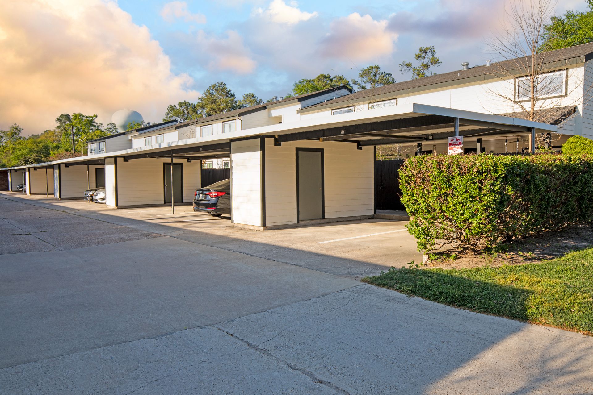 Home RoundHill Townhomes