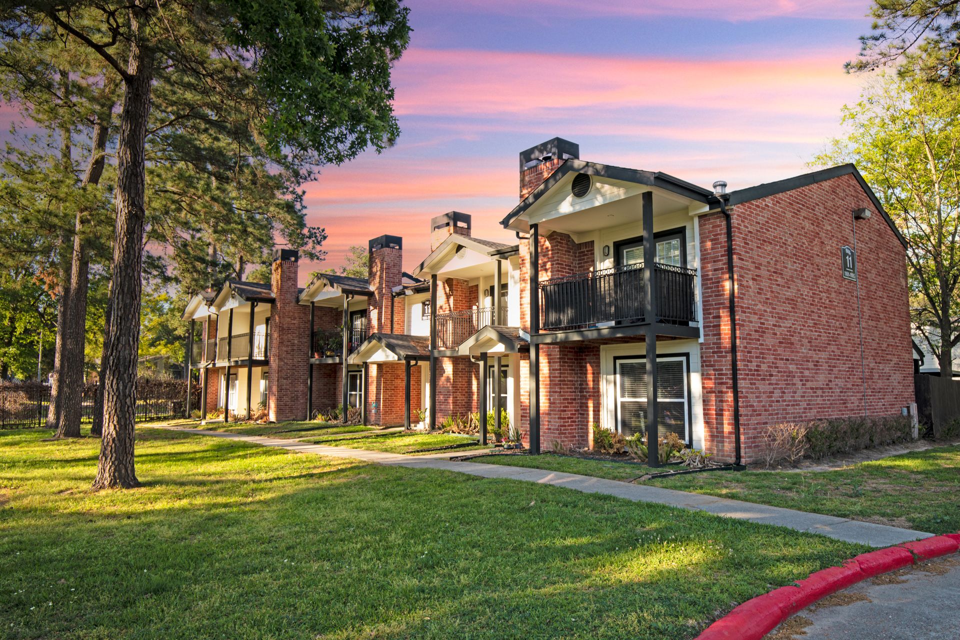 Home RoundHill Townhomes