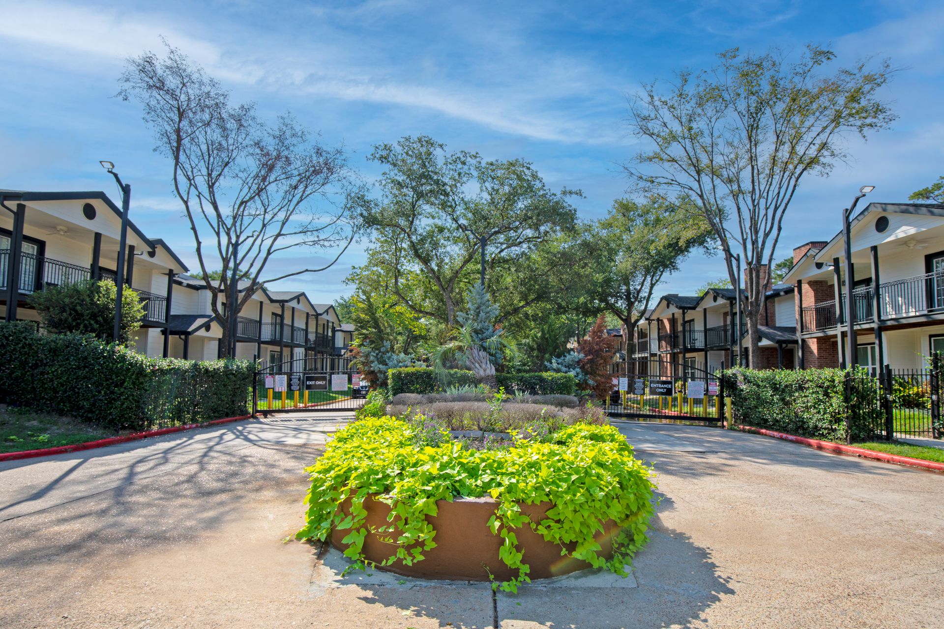 Home RoundHill Townhomes
