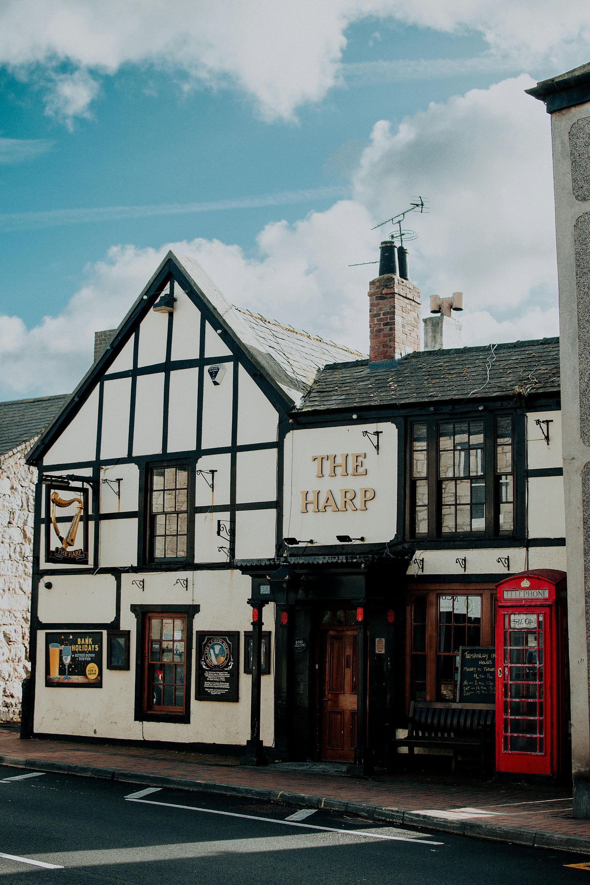 Stocktaking and bookkeeping for pubs, bar, hotels, restaurants, and hotels.