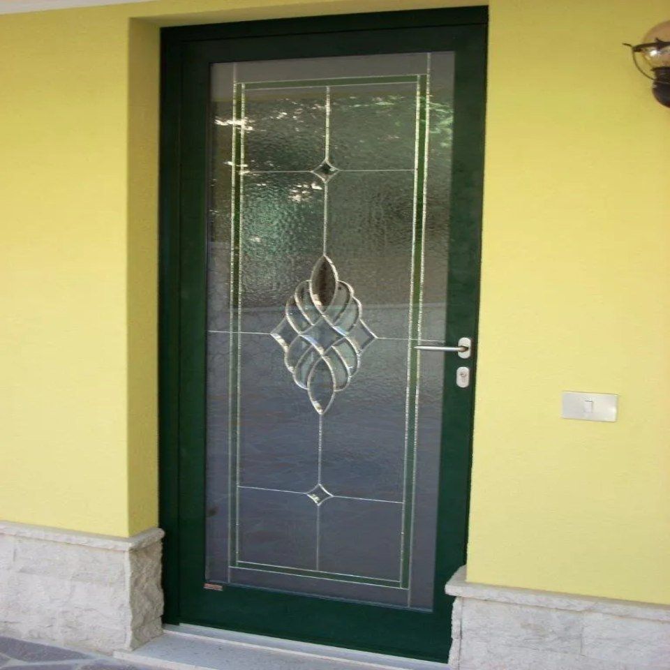 Porta d'ingresso con vetro decorato