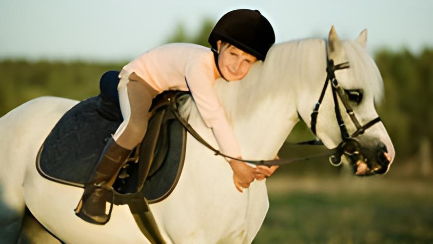 bimbo a cavallo