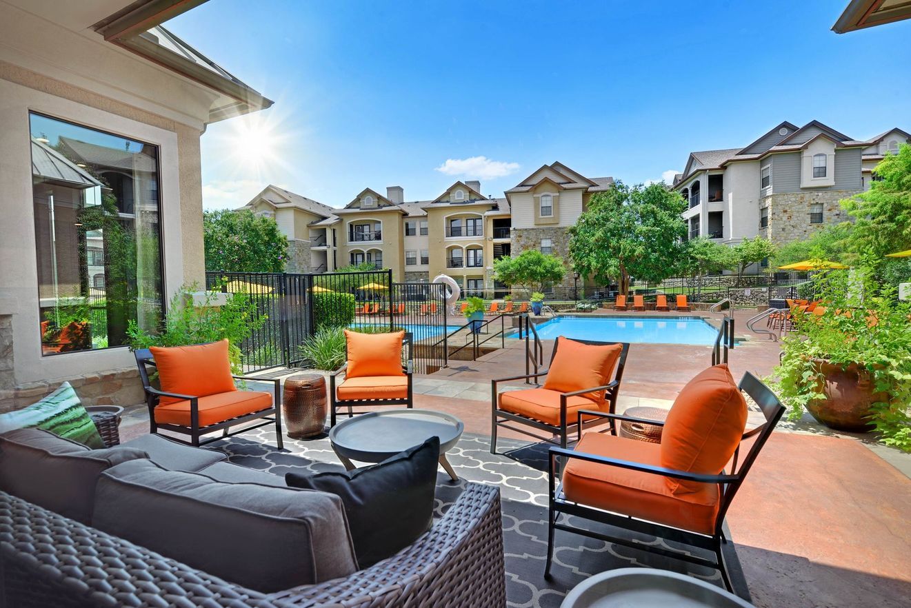 Austin City Lights pool lounge
