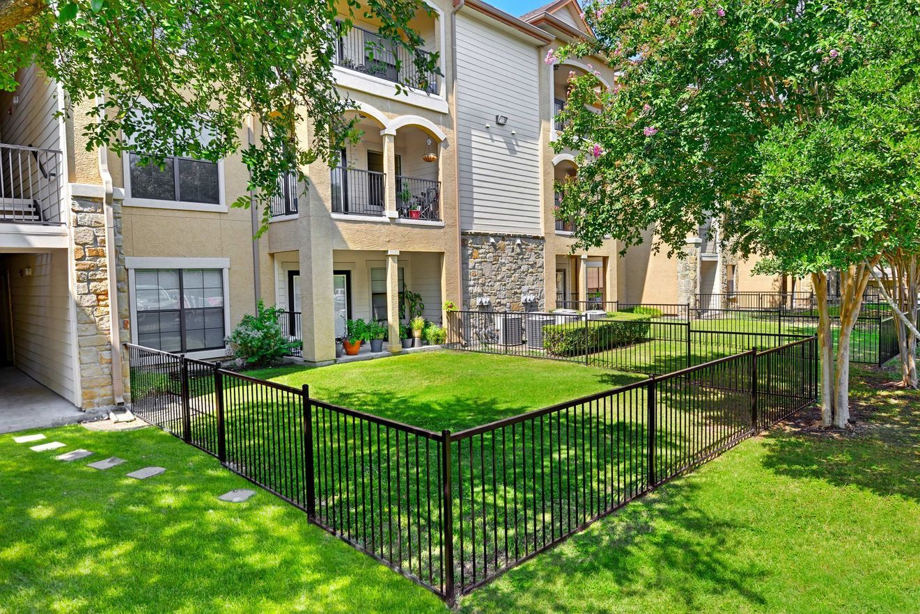 Austin City Lights unit lawn