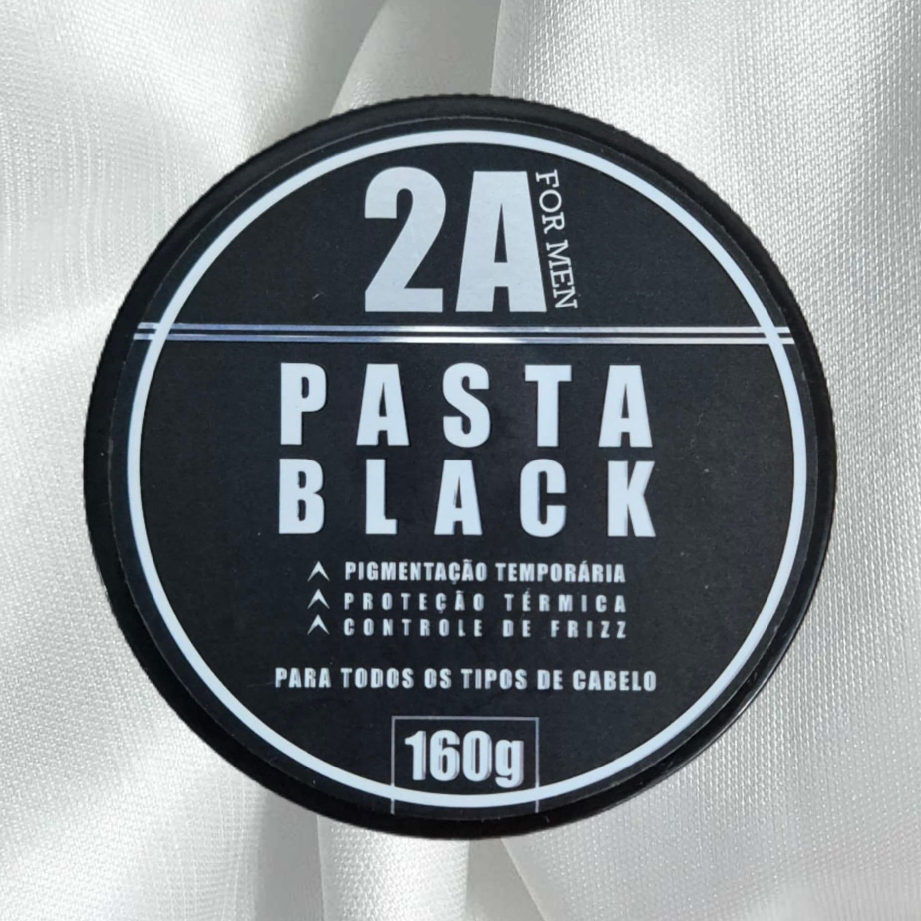 Producto para cabello negro en envase etiquetado como