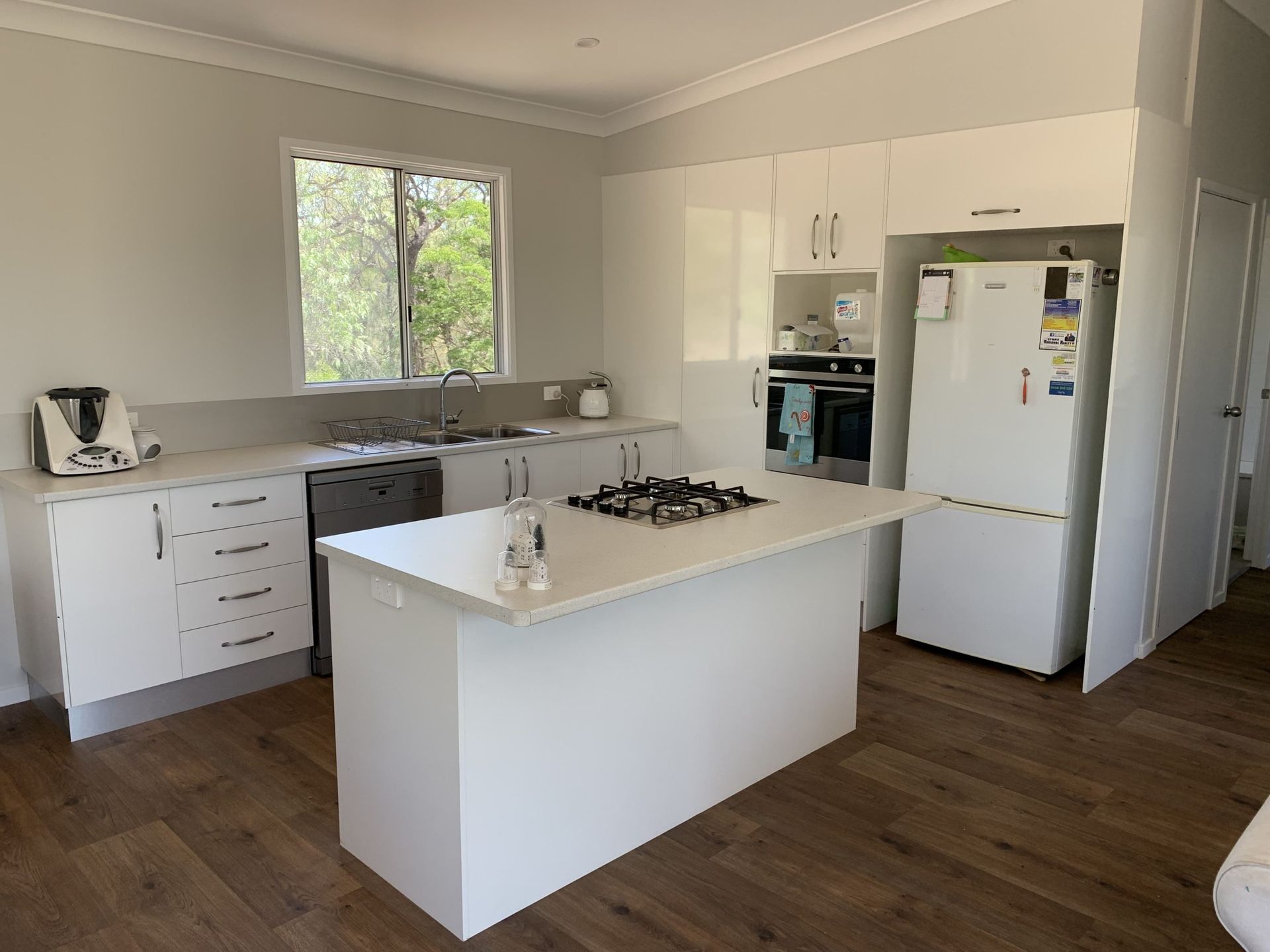 A Bright, Modern Kitchen Featuring White Cabinets — Craftsmen Kitchens In Monkland, QLD