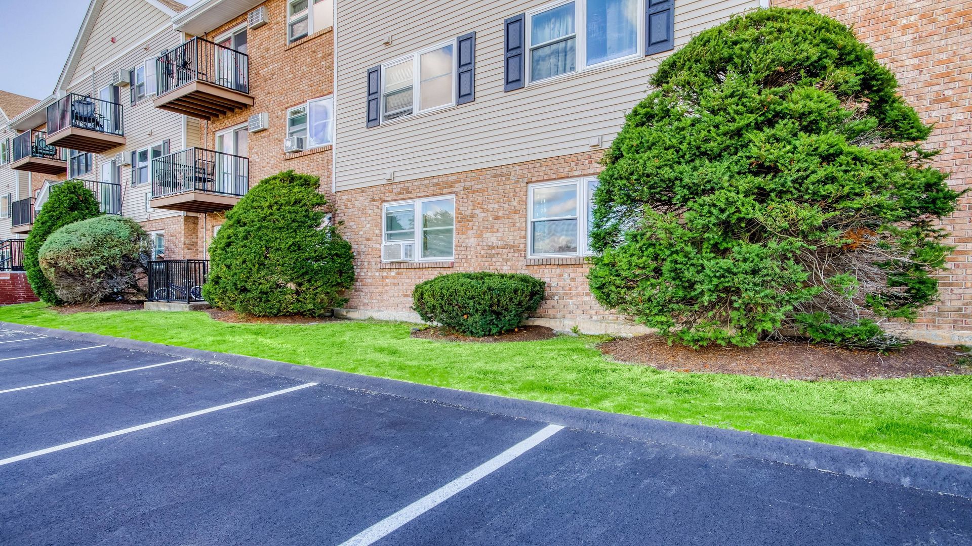 Parking Spots in Apartment Community | Saunders Crossing