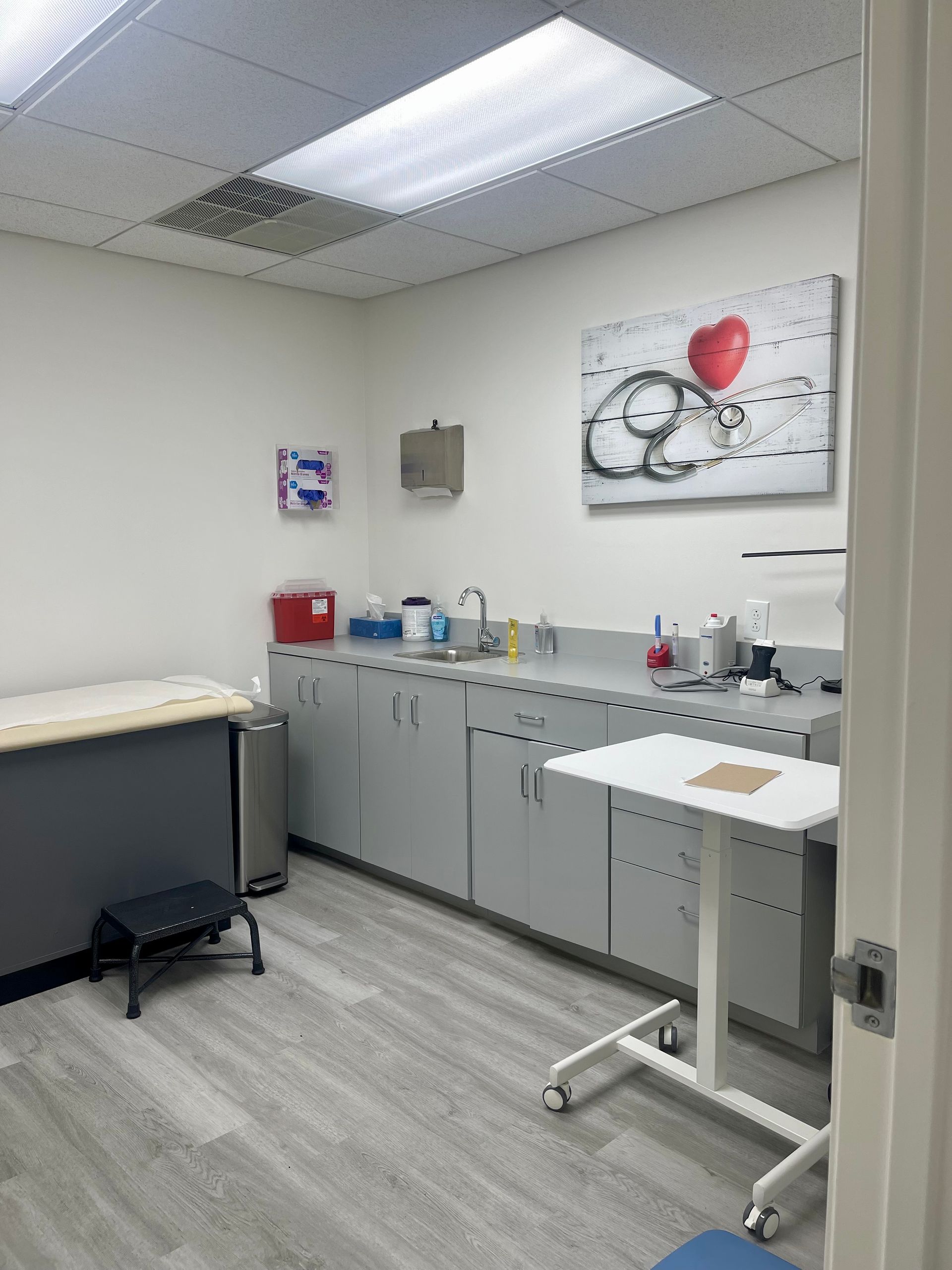 An exam room at Advocare Institute of Metabolism, Endocrine and Diabetes