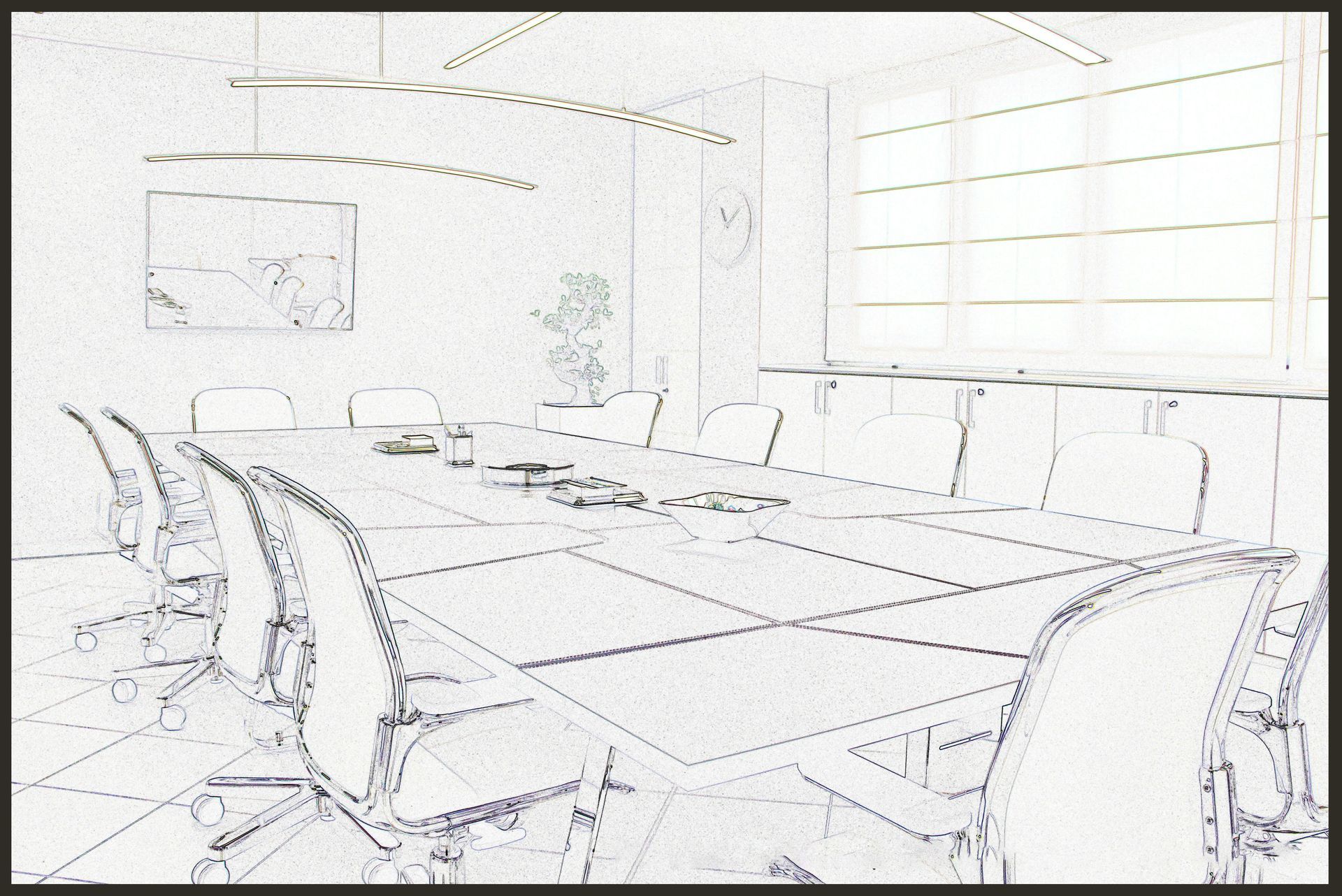 Sala conferenze con lungo tavolo, sedie con rotelle, opere d'arte alle pareti e grandi tende alle finestre.