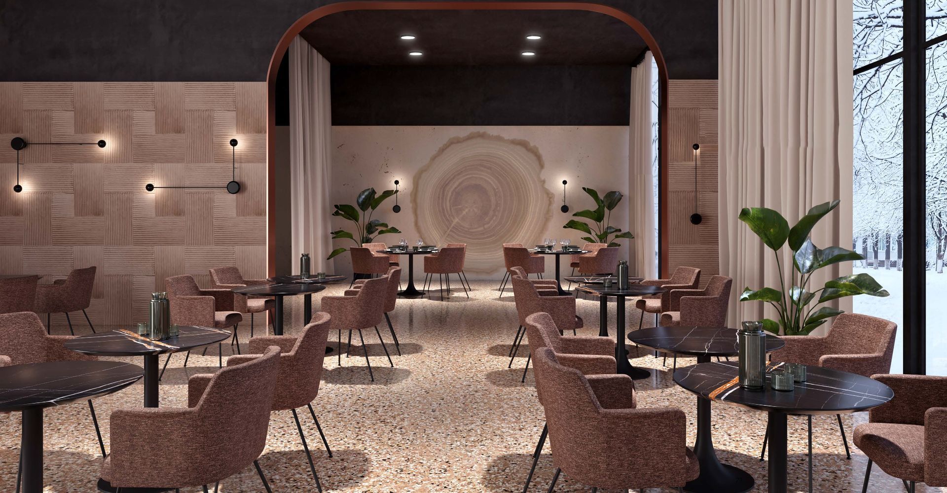 Interno di un ristorante moderno con tavoli, sedie e piante in vaso. Tonalità terrose, ampie finestre con vista sulla neve.