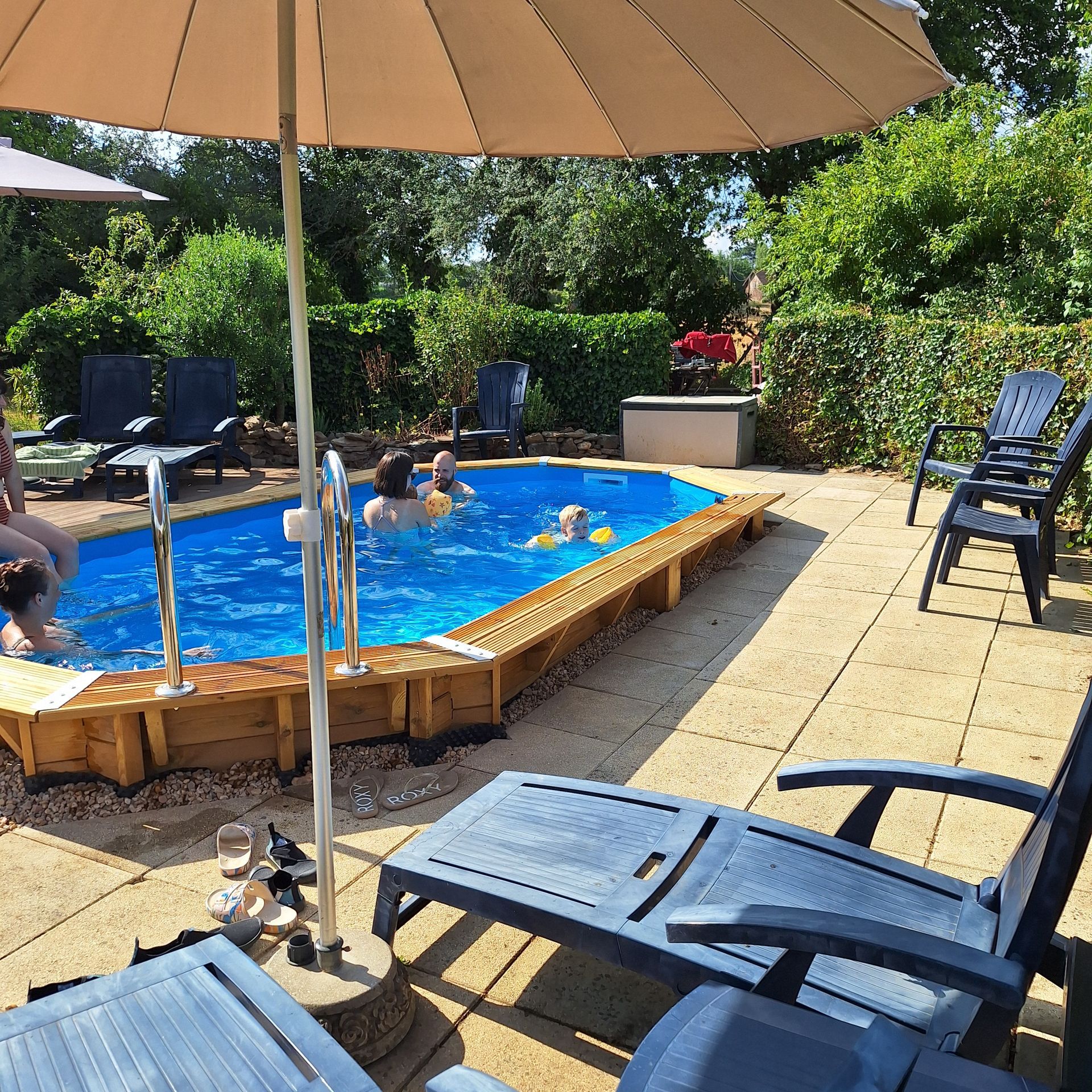 zwmbad met vernieuwd terras 