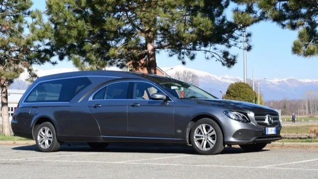 Auto per il trasporto funebre