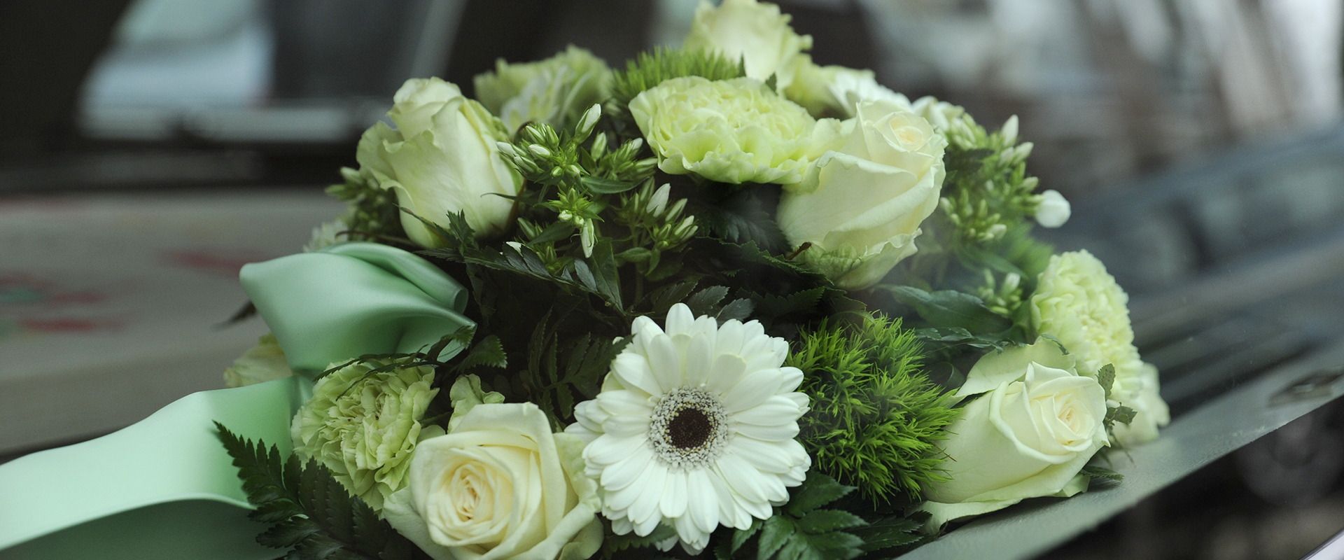 Composizione floreale per funerale