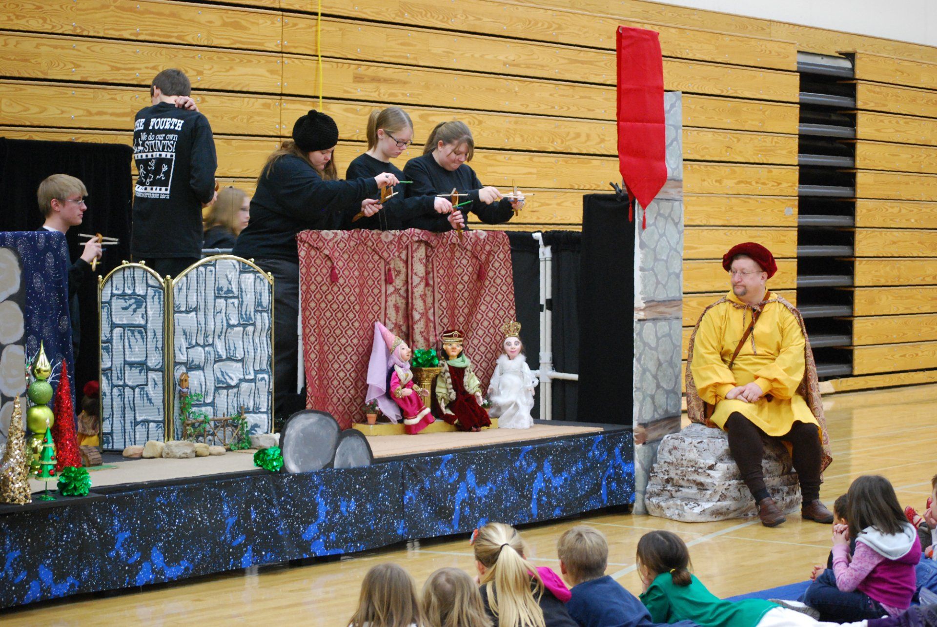 Marionettes on stage