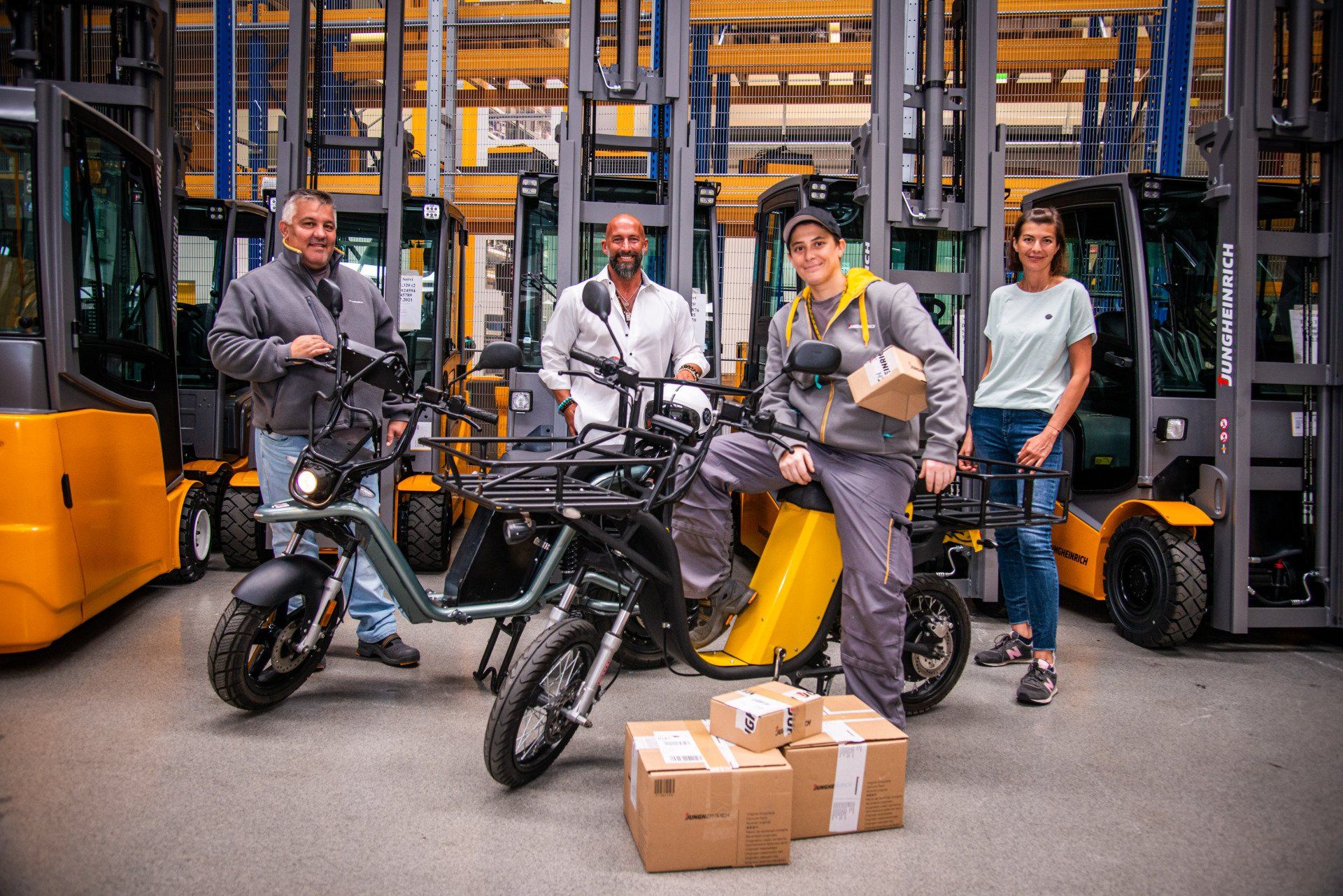 Team RocknRolla mit Fahrzeugen