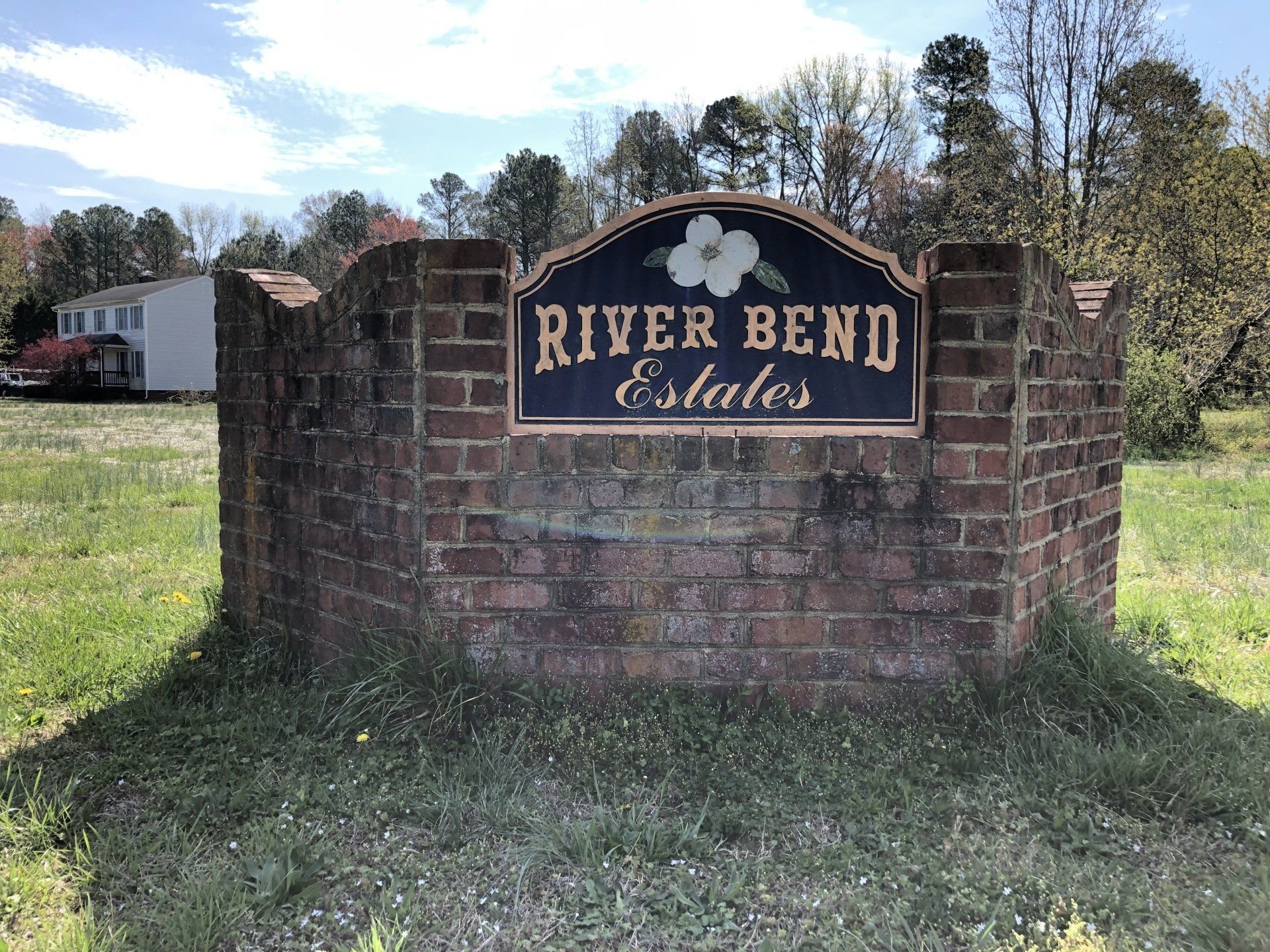old dirty concrete wall with estate name