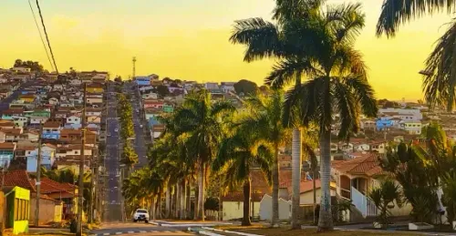 Avenida no bairro Santa Terezinha, em Paraguaçu, Minas Gerais