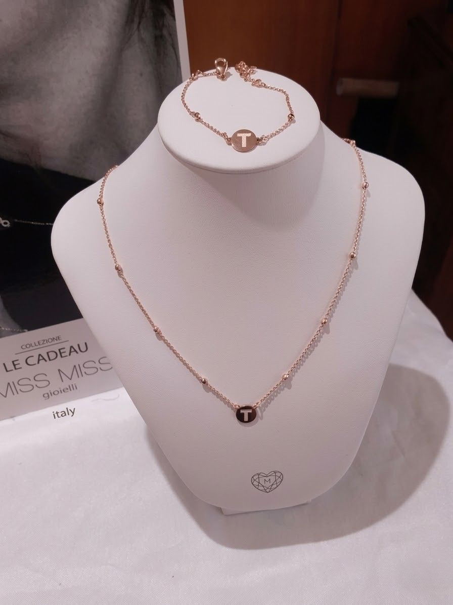 Collana e bracciale in oro rosa con pendente a forma di