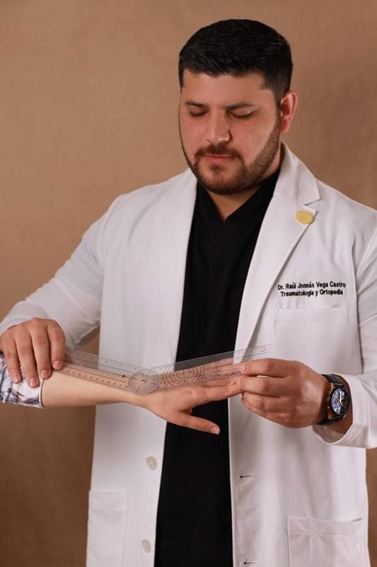 Traumatólogo Ortopedista Dr. Raúl Jonnás Vega Castro