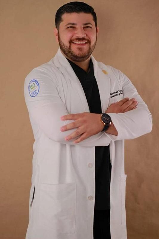 DR. RAÚL JONNÁS VEGA CASTRO
