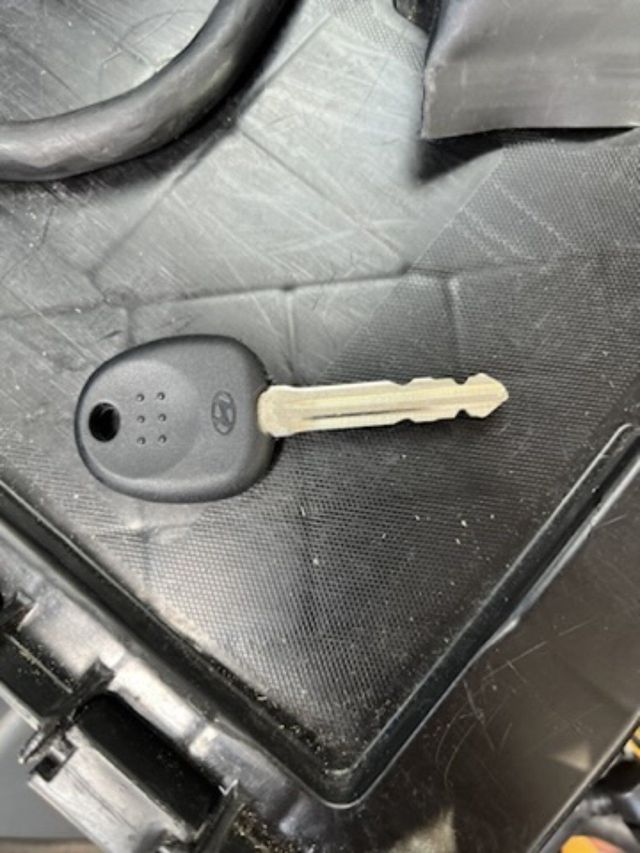 Hyundai chip key with a black head