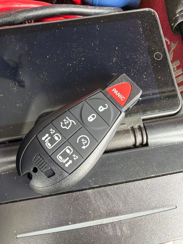Dodge Fobik with sliding door, liftgate and remote start buttons