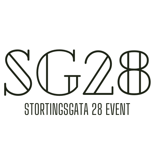 Brun tekst «SG28 Event» på hvit bakgrunn.