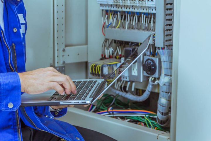 controllo computerizzato di impianti elettrici civili