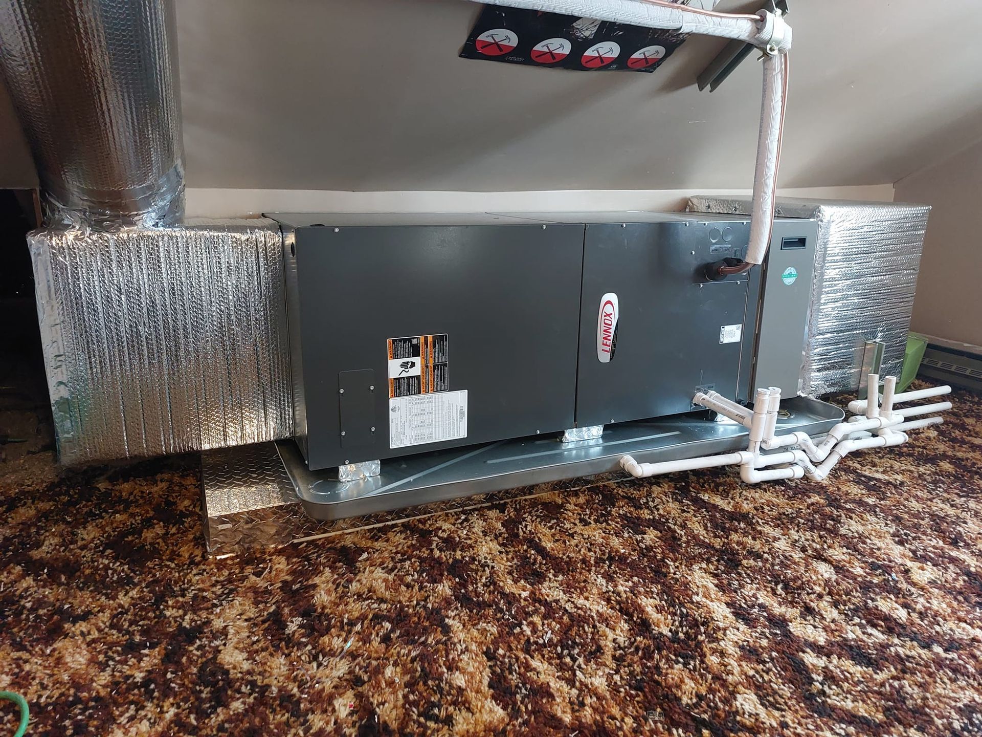 An air conditioner is sitting on top of a rug in a room.