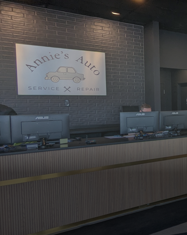 Amenities Background Image | Annie's Auto