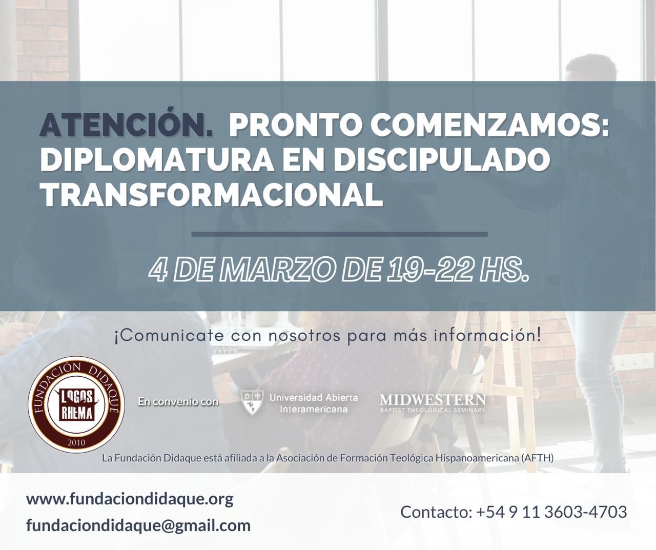 Afiche azul anuncia diplomatura en discipulado transformacional, 4 de marzo de 19–22 hs.