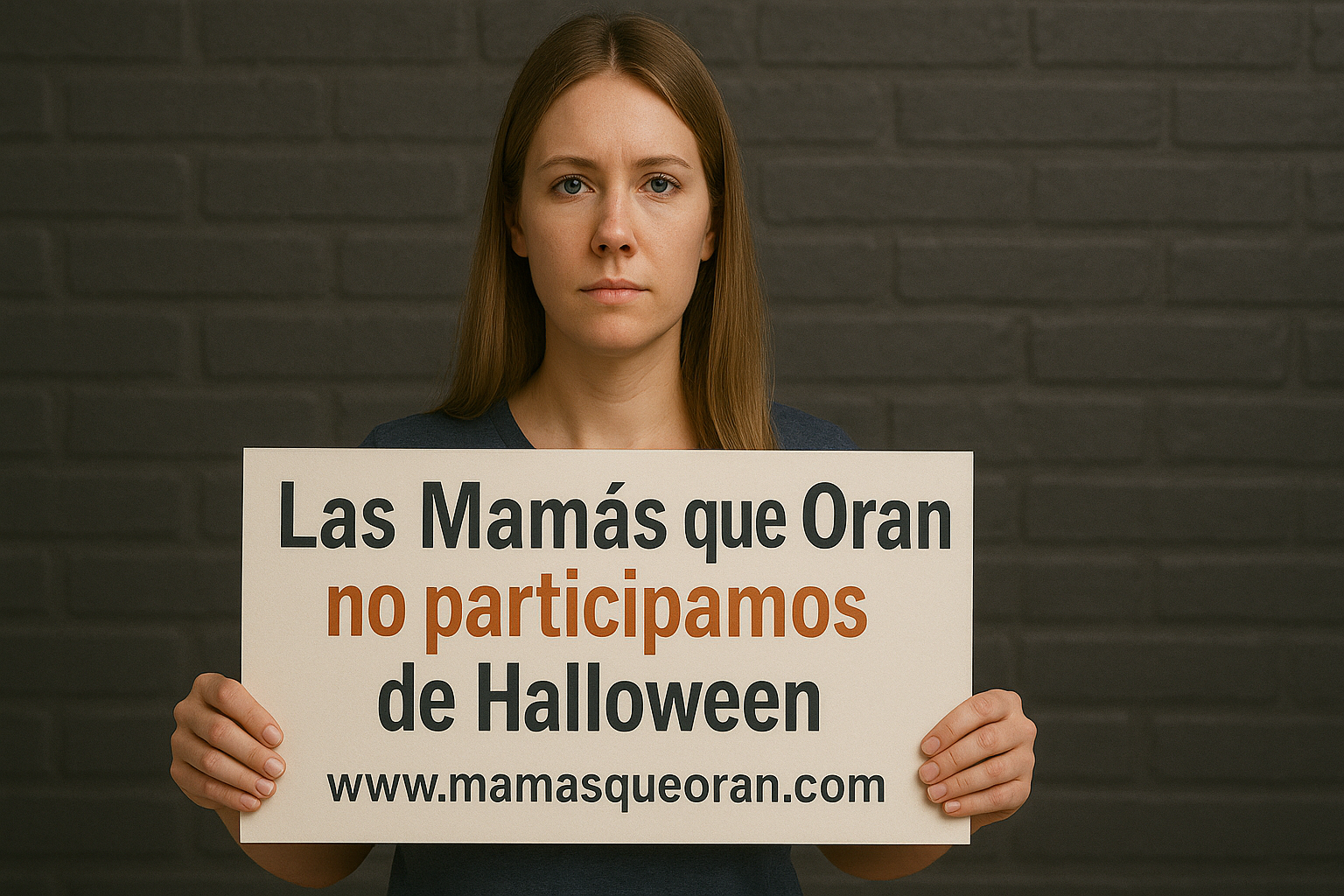 Mujer sostiene un cartel: 