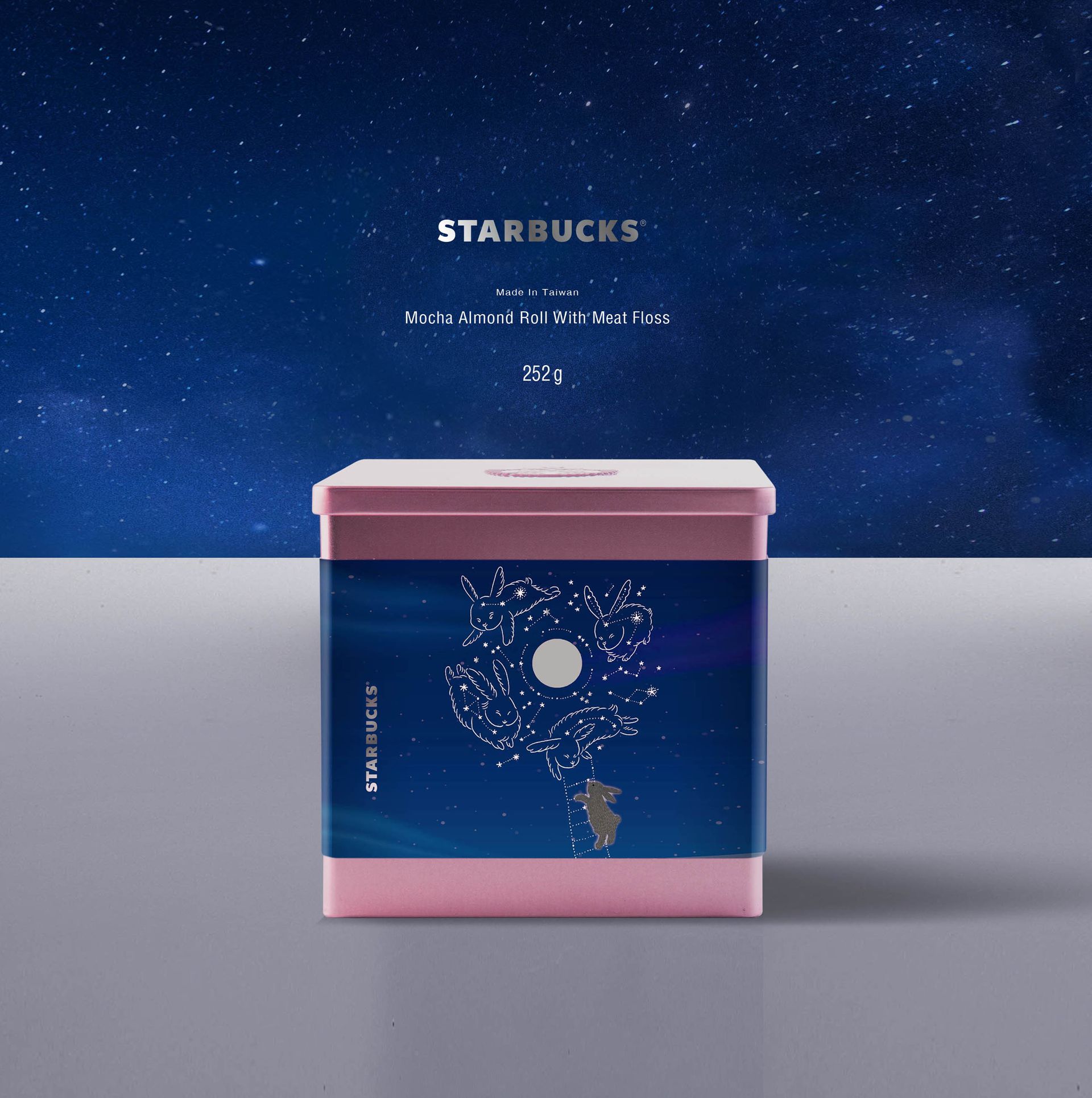 一本設計包裝案例，為星巴克禮盒製作腰封設計，以星座與玉兔的插畫構圖營造星空銀河的唯美浪漫，局部星光採用燙銀加工處理，點綴出璀璨無限的效果，而商品內餡香鬆並在外層裹上杏仁與咖啡巧克力，鹹甜交錯美味縈繞口中；滿足消費者味蕾的雙重美味。