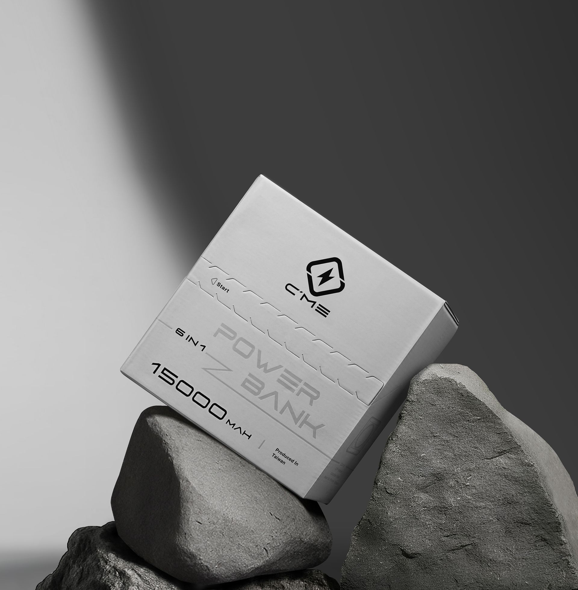 標榜高CP值的 行動電源，提供Carry攜帶性 · CP Value CP值 · Catcher eye吸睛，呈現商品特色及科技感，賦予物超所值的電力服務，時尚簡約的包裝視覺，襯托迷人的品牌個性。金星設計獎-金獎，pentawards設計獎-報導