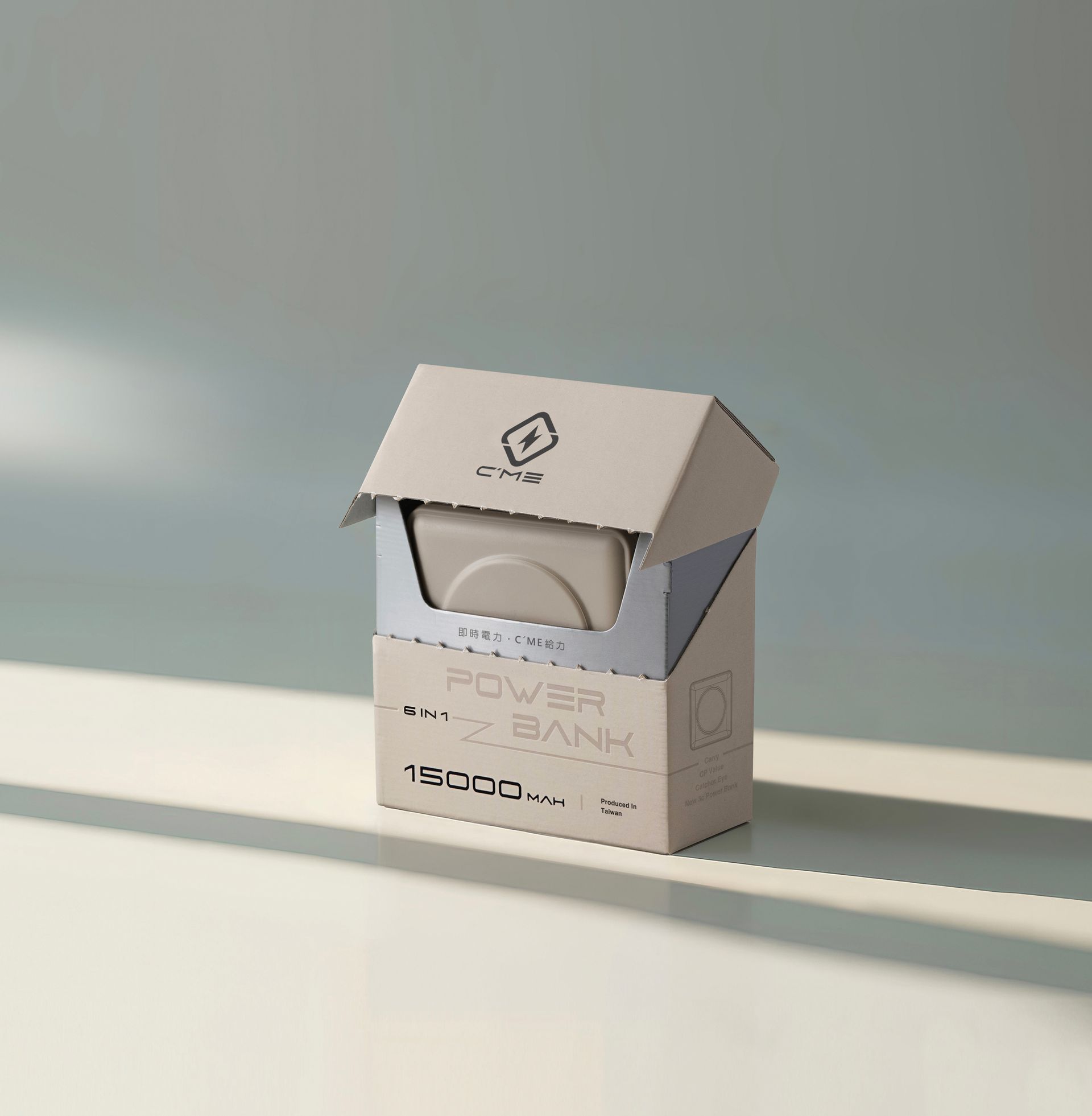 標榜高CP值的 行動電源，提供Carry攜帶性 · CP Value CP值 · Catcher eye吸睛，呈現商品特色及科技感，賦予物超所值的電力服務，時尚簡約的包裝視覺，襯托迷人的品牌個性。金星設計獎-金獎，pentawards設計獎-報導