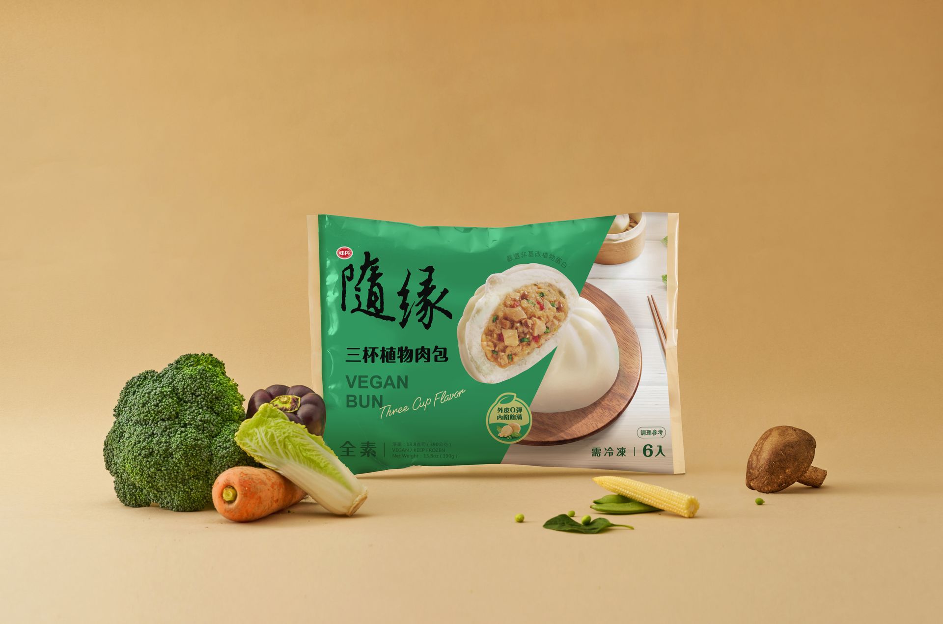 一本設計包裝案例，味丹隨緣品牌秉持環保理念，並以“葷素皆可，美味共享”作為號召特點，同時改變素食無聊的刻版印象，在品嚐美味的當下也讓愛護地球成為一種友善選擇！