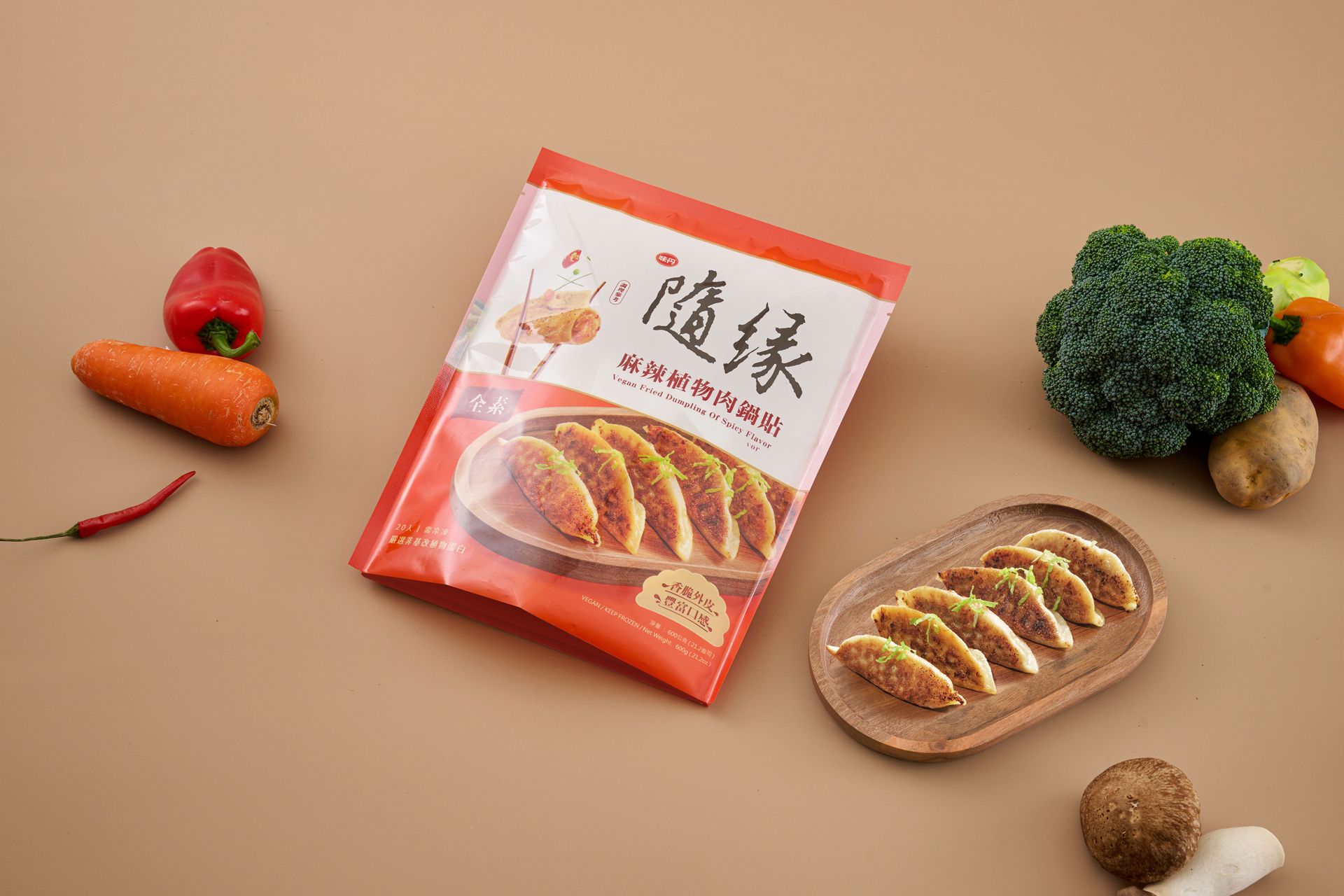 隨著消費型態改變，隨緣以“葷素皆可，美味共享”作為號召特點，透過植物肉搭配口感製成的鍋貼、獨特醬汁搭配香氣製成的多元口味，鍋煎10分鐘快速上桌，香脆外皮搭配飽滿餡料，口口都是幸福滋味，在品嚐美味的當下也讓愛護地球成為一種友善選擇！