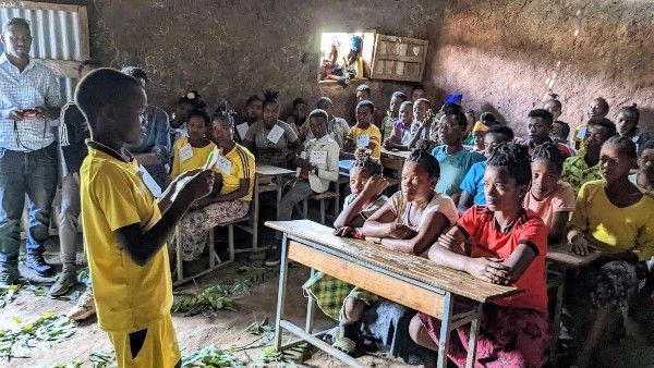 Presentation by students of Kale Malo Elementary School