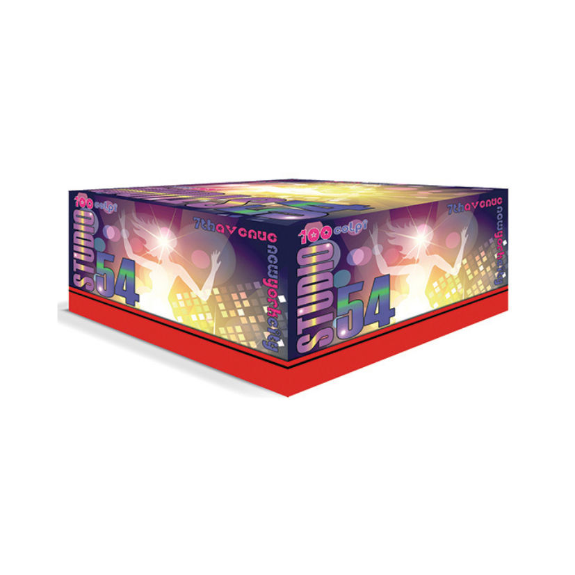 Scatola di fuochi d'artificio dello Studio 54, con grafica di una ballerina disco sui lati, pista da ballo illuminata e scritte al neon.
