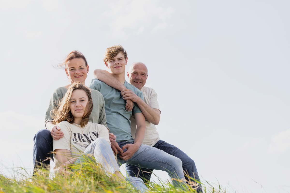 Gezinsfoto familie Hofs bij het strand van Wemeldinge