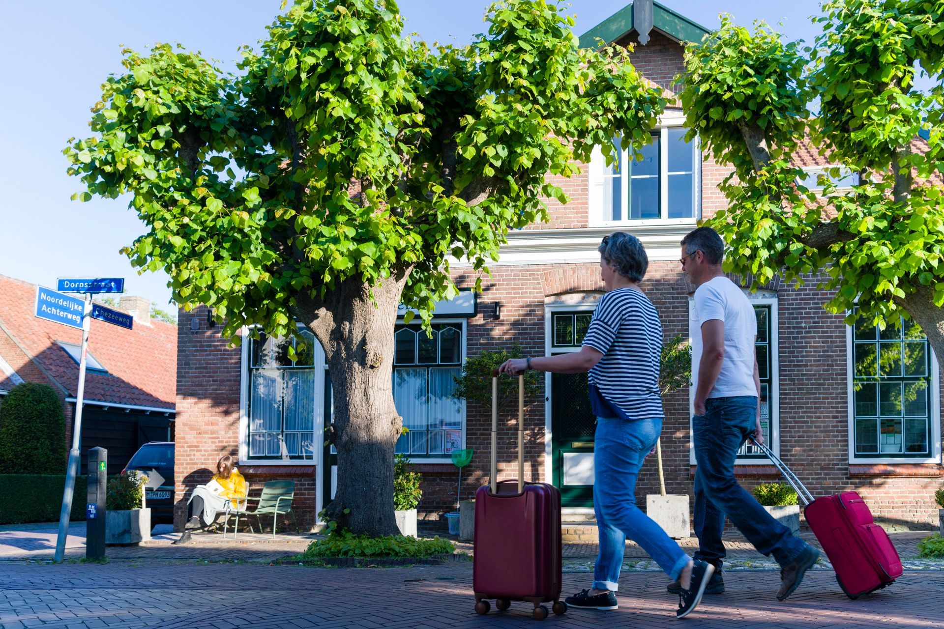 Stockfoto voor de Bloesem van Zeeland, toeristen onderweg naar de B&B