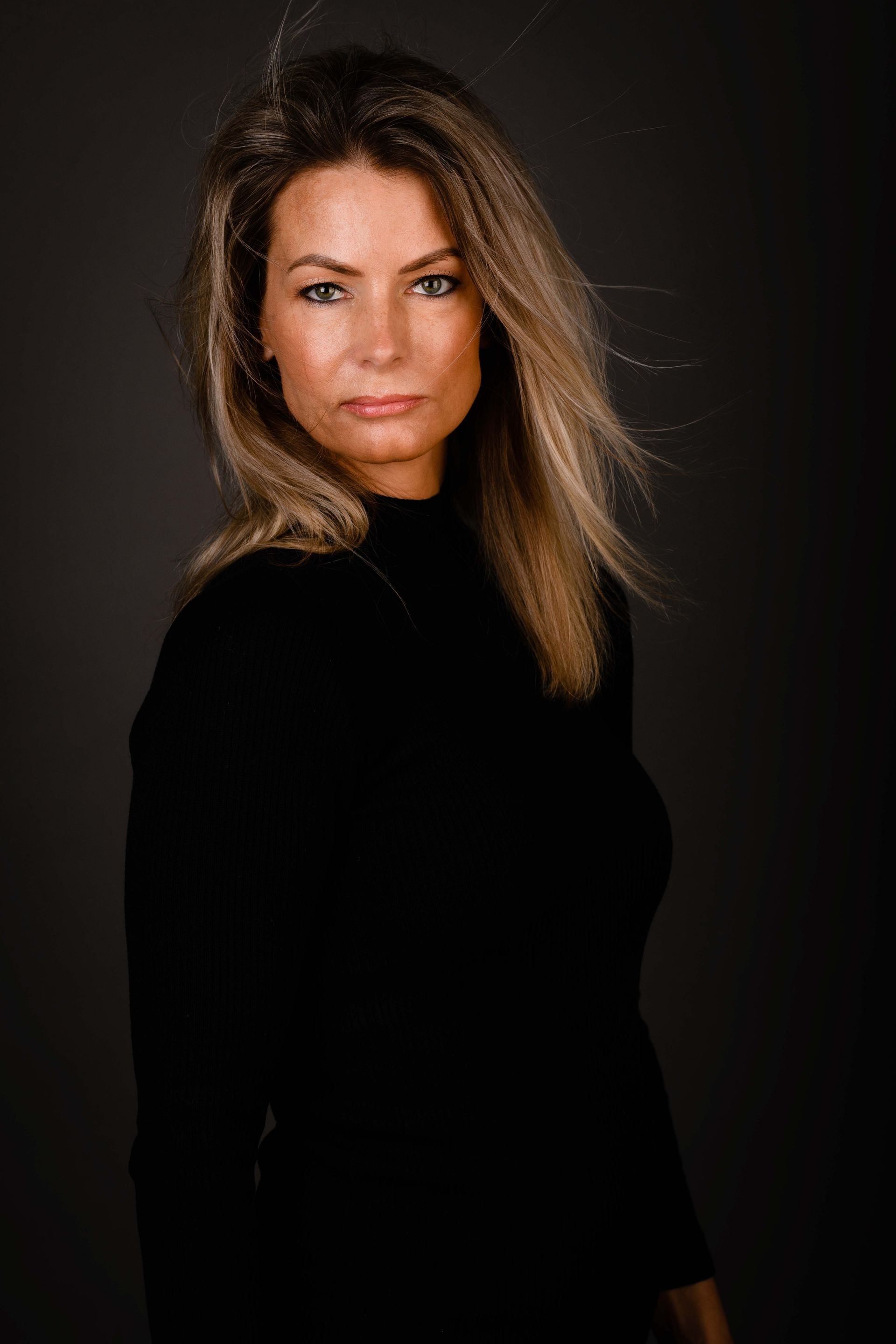 Glamour portret van Marieke in de studio in Wemeldinge / Zeeland