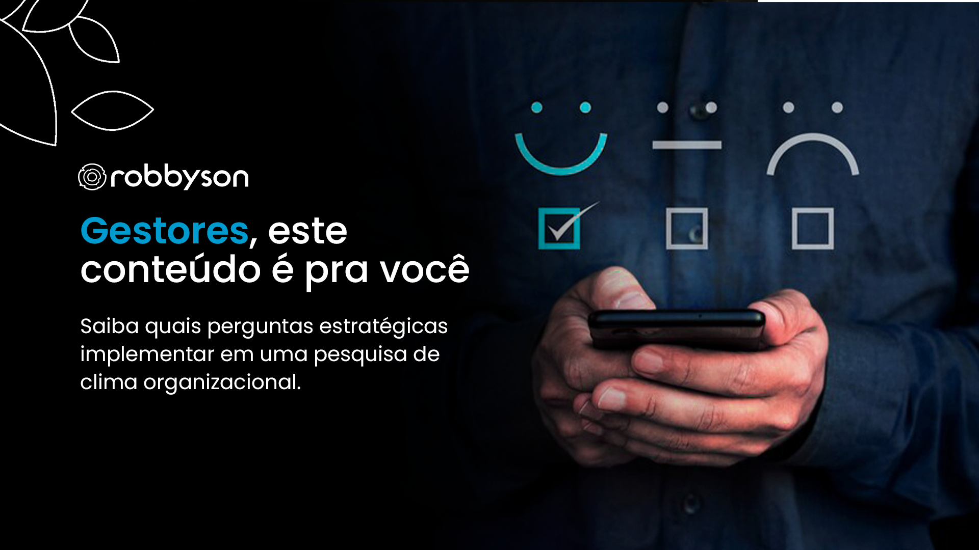 Um homem está segurando um celular nas mãos.
