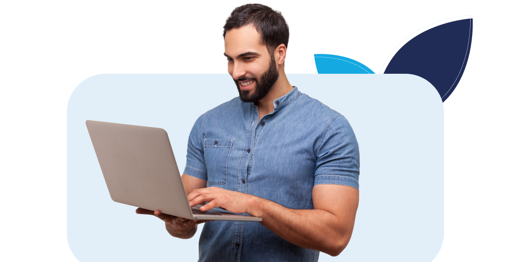 Um homem com barba está usando um laptop.