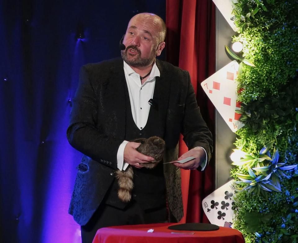Paul Roberts, Christmas family corporate magic at its funniest and best